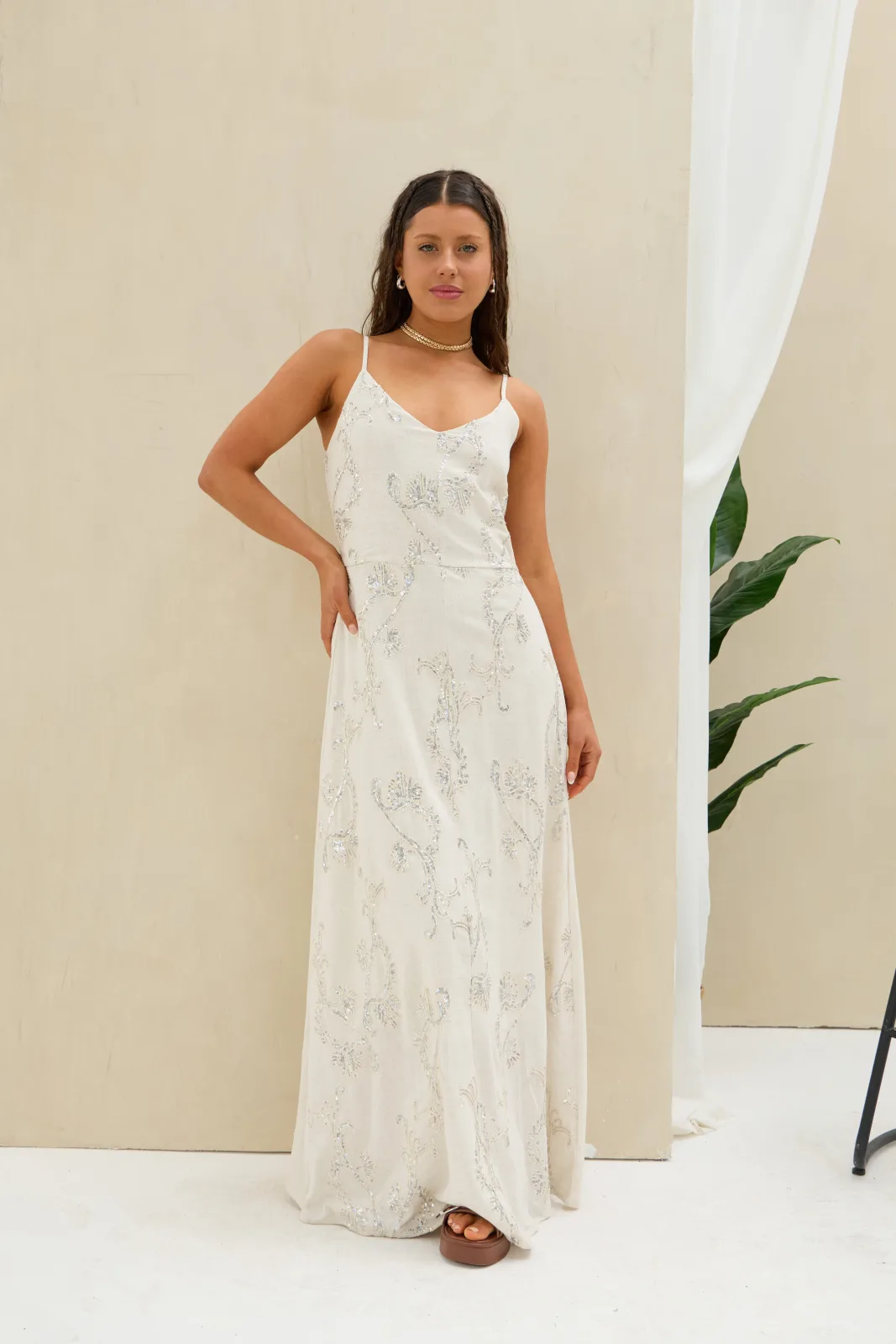 Vestido Bordado Lino Beige